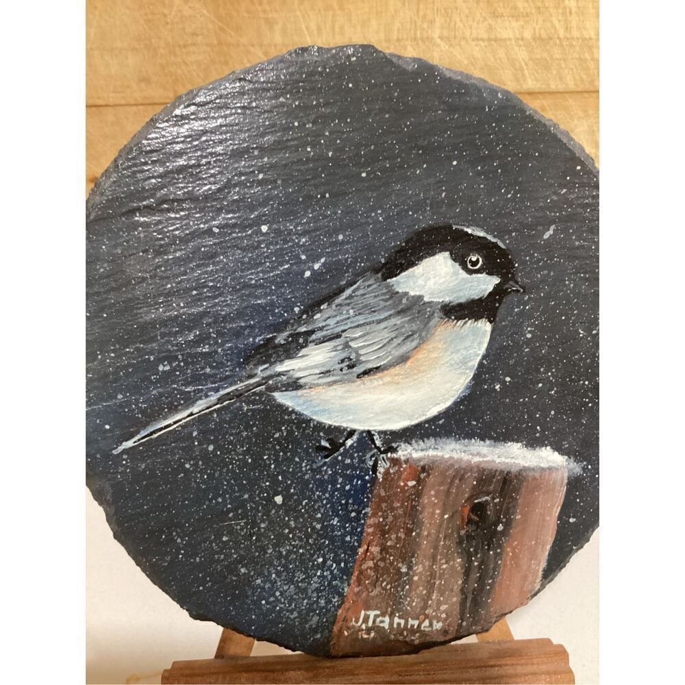 Handpainted Bird on Slate with Easel Signed 6” Round Signed - Picture 3 of 6